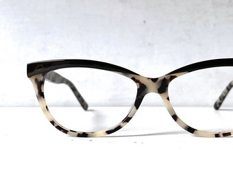 Wide Fit Acetate Cat Eye Black Cream Leopard Eyewear Salt & Pepper Hair Eyeglasses Vintage 90s