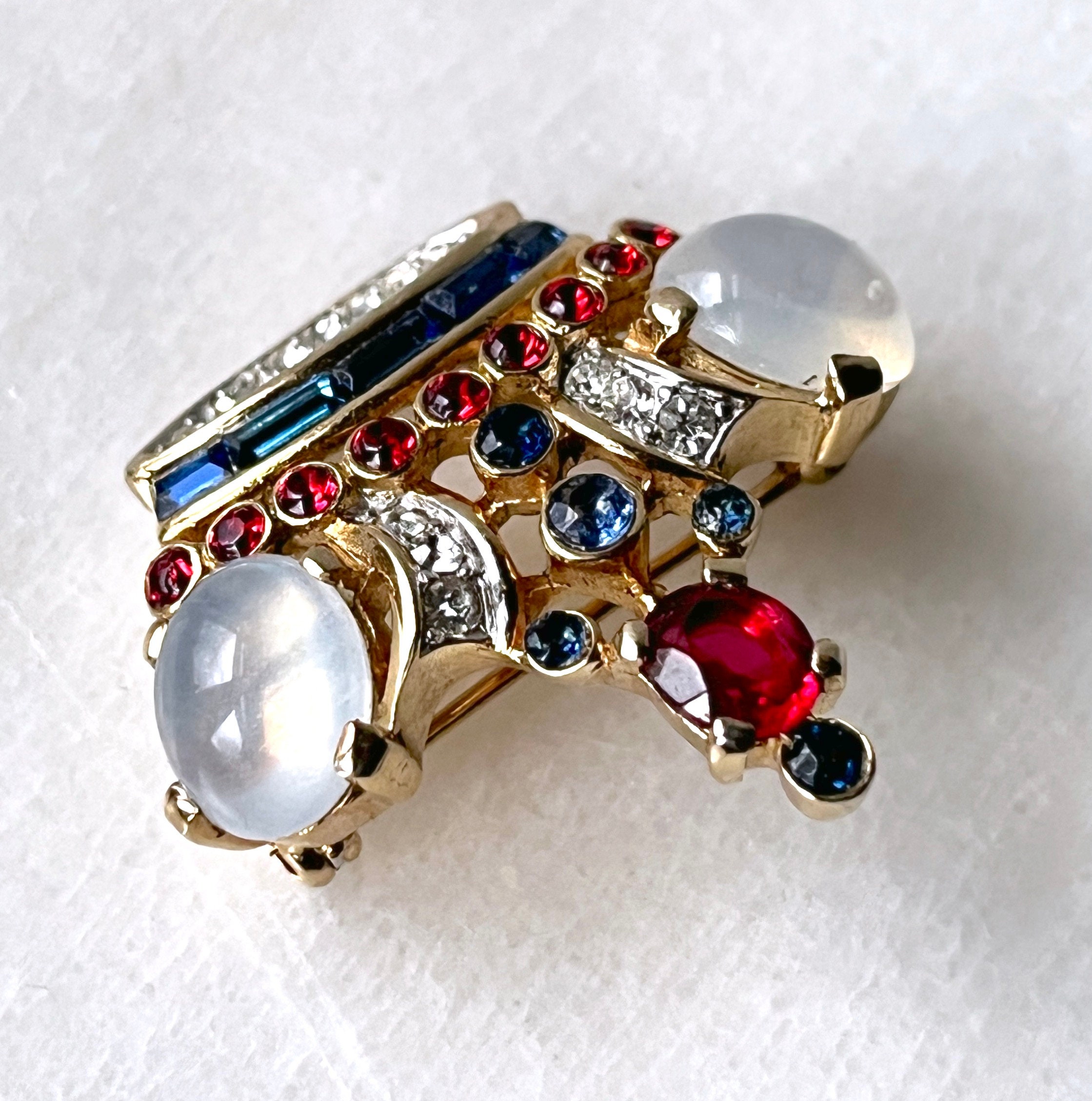 Vintage Crown Trifari Pat 137542 Jelly Belly Brooch Pin Gold
