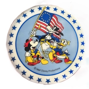 Vintage Walt Disney World Bicentennial 1976 America on Parade Button Pin 1976 Mickey, Daffy, Pluto