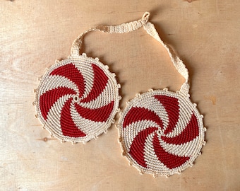 40s Pinwheel Pot Holders Crochet Red Cream Vintage American Homemaker Vintage Atomic Kitsch Kitchen