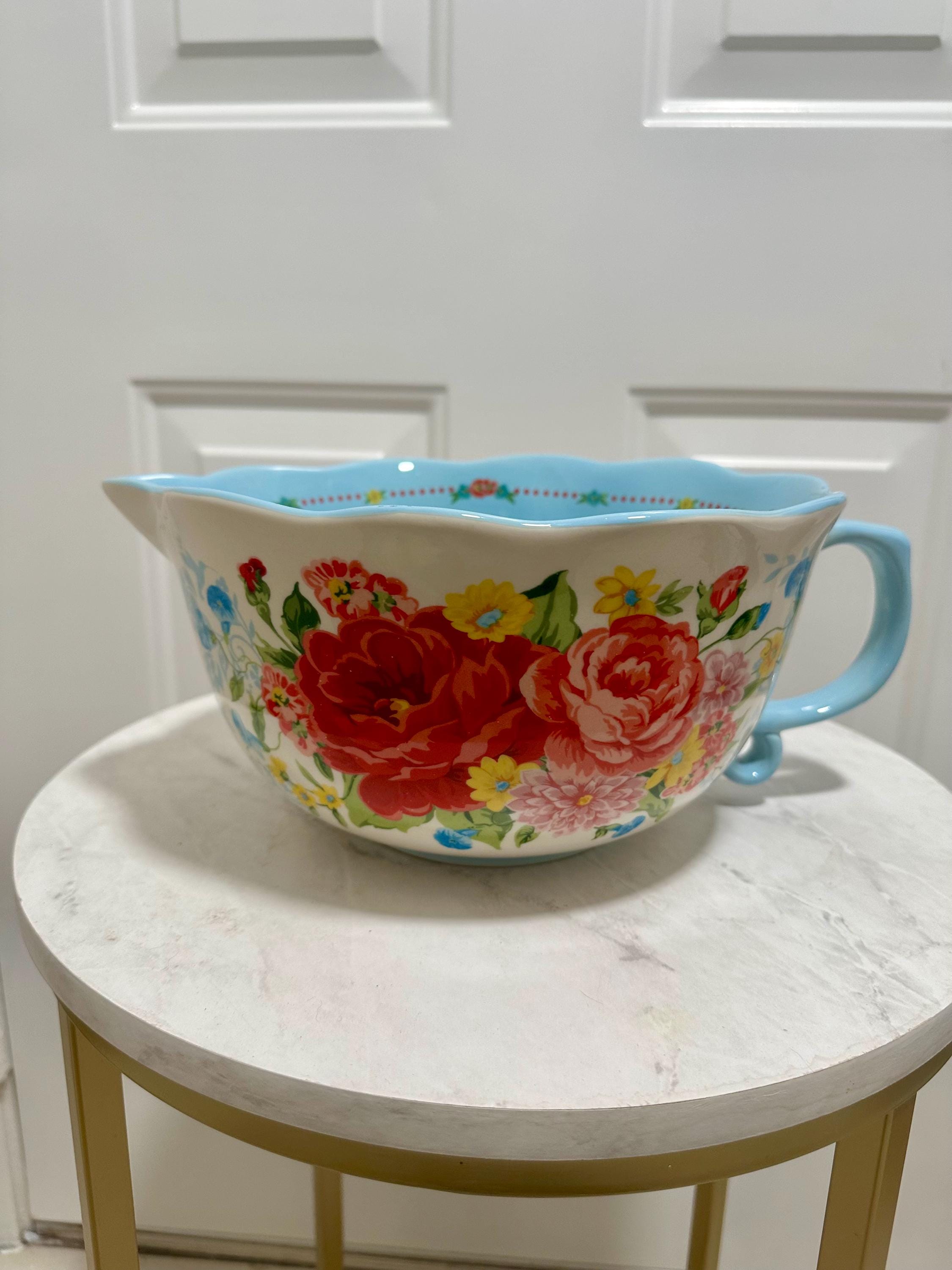 Large Floral Ceramic Mixing Bowl – Vintage-Style Scalloped Edge with Handle