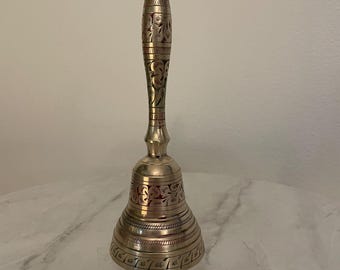Handgemaakte messing gegraveerde decoratieve bel - vintage tafelbel