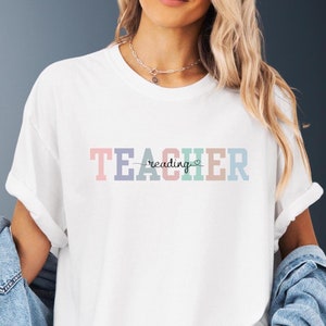 Reading Teacher T-Shirt, Comfort Colors Reading Specialist Teacher Tee, Cute gift for Teacher Mom, New Teacher, I love Reading, Multi Grade