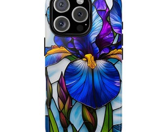 Puede incluir: Una funda de teléfono con un diseño de vidriera de una flor de iris azul y púrpura. La funda tiene un fondo blanco con un patrón azul claro. La flor tiene detalles amarillos y hojas verdes.