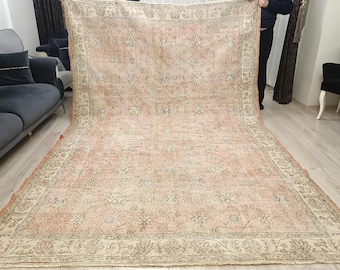 Alfombra turca vintage de lana anudada a mano, con detalles en rosa (215 x 330 cm)