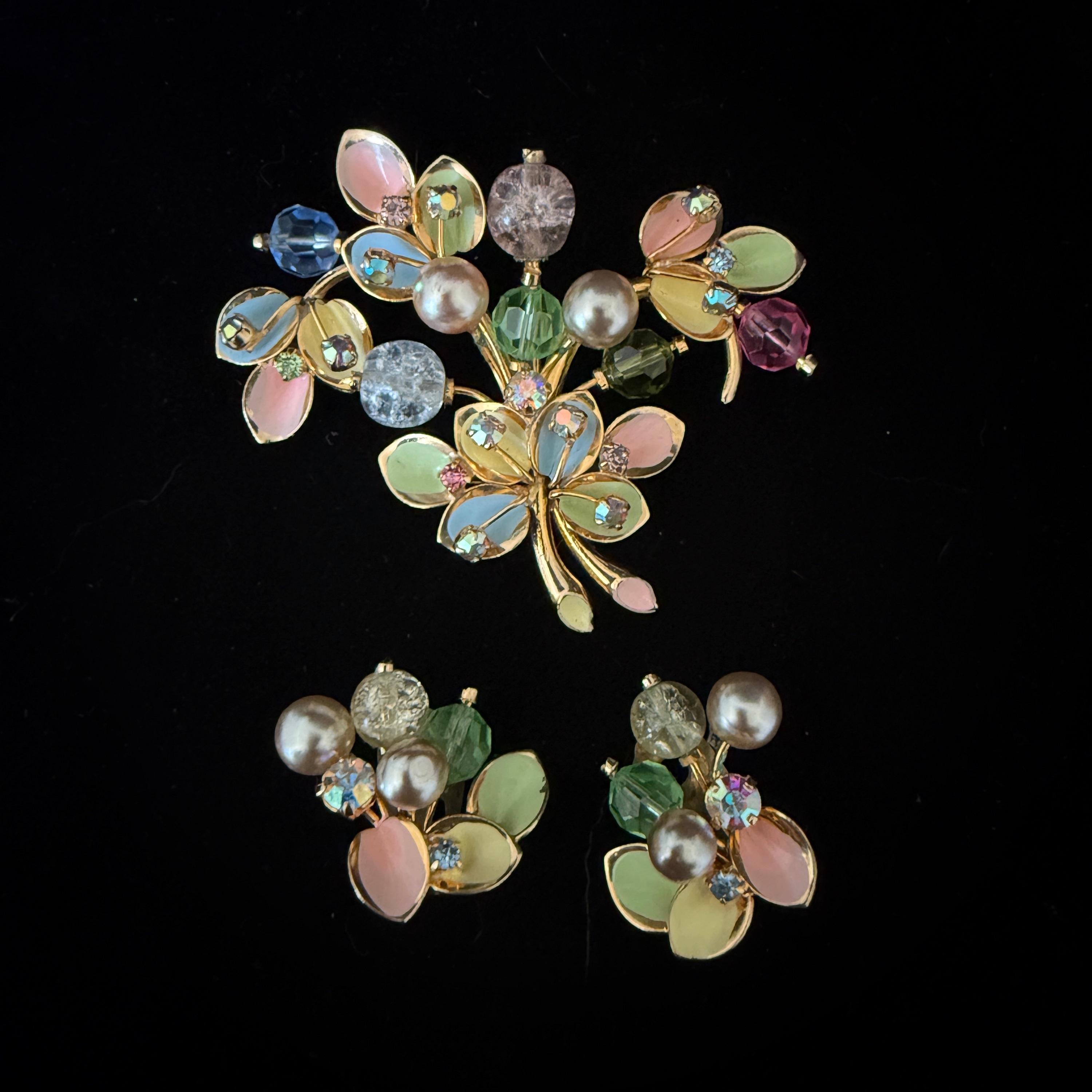 Kramer Glass Brooch - Etsy