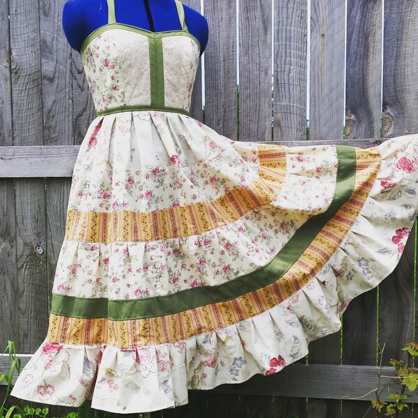 Tiered Prairie Dress in Secret Garden ~ Lazy Mare Homegrown Original ~ apron top womens medium