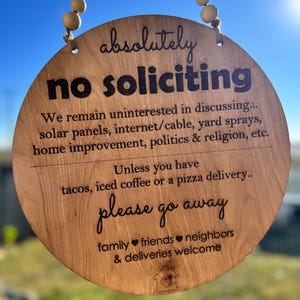 Lustiges No Soliciting Schild - Holz Rund