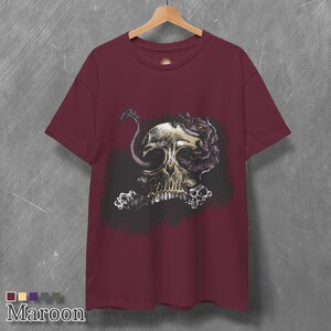 Camiseta de arte gótico de criatura tiránida para fanáticos de la ciencia ficción y la fantasía - Camiseta de calavera de terror de ciencia ficción oscura - Regalo único con diseño de terror imagen 4