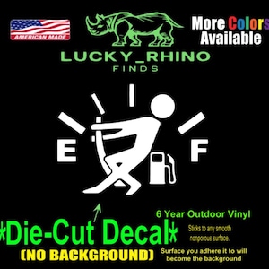 Könnte beinhalten: Schwarzer, gestanzter Aufkleber mit einer weißen Grafik einer Person, die ein Auto betankt, mit "E"- und "F"-Kraftstoffanzeigen. Der Aufkleber enthält auch den Text "LUCKY_RHINO FINDS", "More Colors Available" und "American Made".