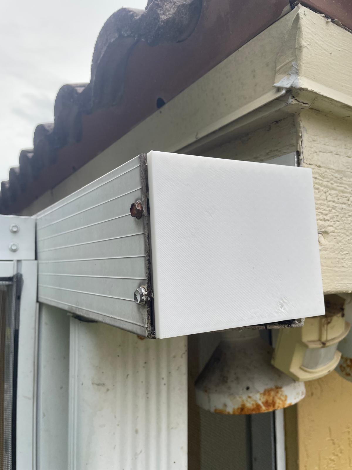 Gutter caps for square line gutters (set of 2)