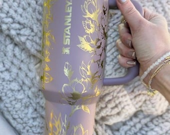 Vaso ProTour Magnolia Stanley de 40 oz, grabado a láser, con tapa a prueba de fugas