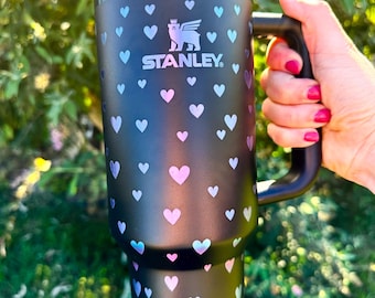 40 oz. Black Chroma Stanley Hearts, lasergegraveerde beker