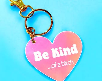 Be Kind (of a bitch)-hartsleutelhanger, taslabel, iriserend roze