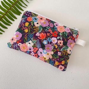 Bolsa acolchada con cremallera, billetera pequeña para la muñeca, tarjetero plano de 15 cm de ancho x 10 cm de alto, accesorio para bolso, monedero, Rifle Paper Co.