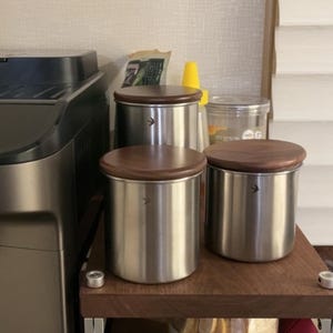 Elegante bote de café de acero inoxidable mate con tapa de nogal, recipiente hermético para almacenamiento de cocina, tubos de almacenamiento de granos de café de nogal vintage