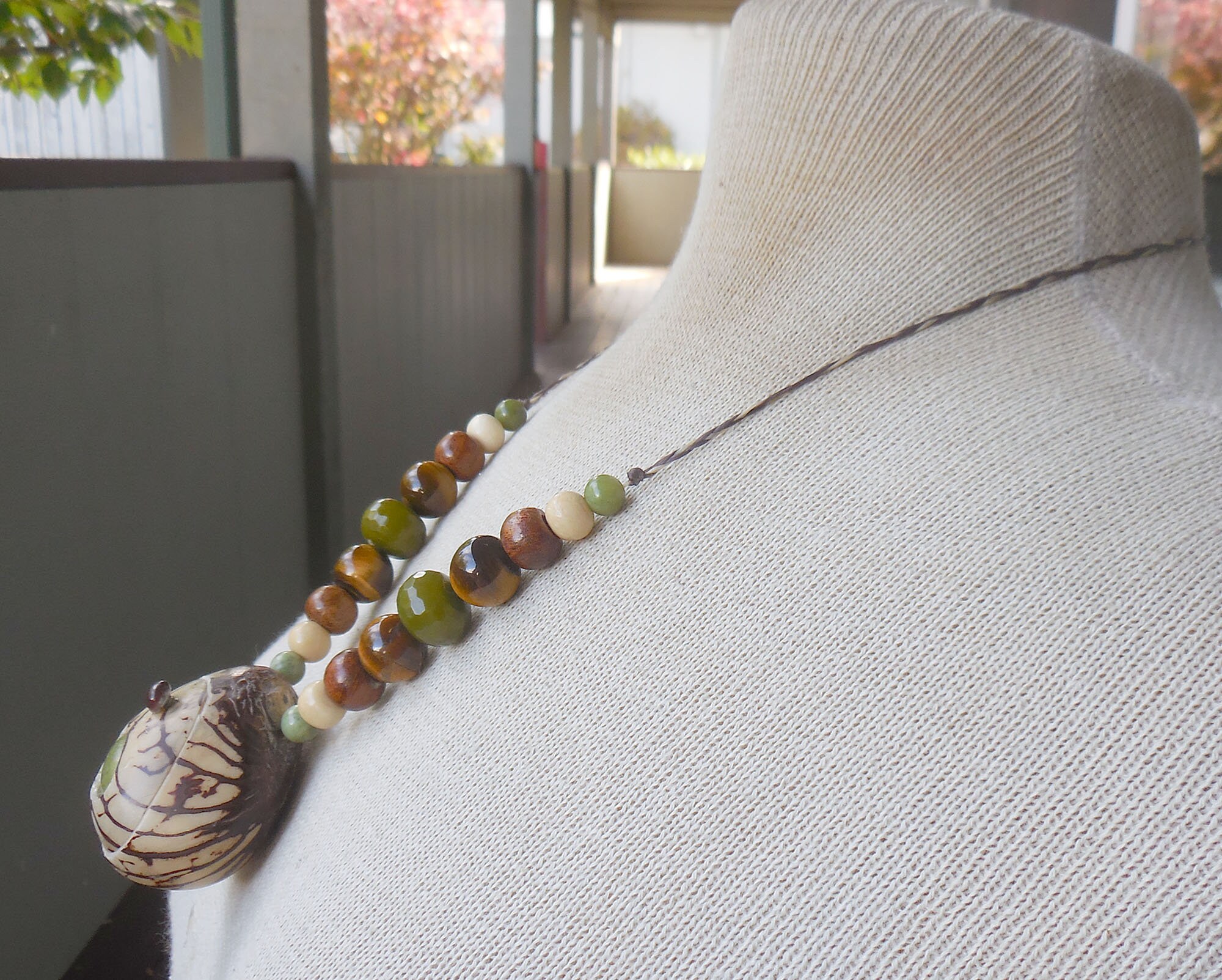 Unakit Geschnitzte Tagua Nuss Pillen Box Locket Halskette mit | Etsy