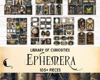 Op de afbeelding: Een collectie van meer dan 105 ephemera-stukken getiteld Library of Curiosities, met donkere, sfeervolle illustraties van vlinders, vintage boeken, kaarsen, globes en botanische elementen in diverse rechthoekige en labelvormige formaten.