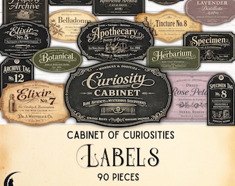 Op de afbeelding: Een verzameling labels in vintage-stijl met teksten als "Cabinet of Curiosities", "Elixir" en "Apothecary". De labels zijn in zwart, beige en groen, met decoratieve randen en lettertypen. De afbeelding bevat ook de tekst "LABELS 90 PIECES."