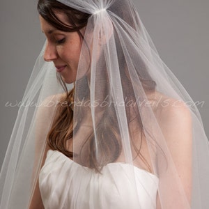 1920s Inspired Bridal Veil, Juliet Cap Veil, Double Layer Waltz Length Veil Naomi image 3
