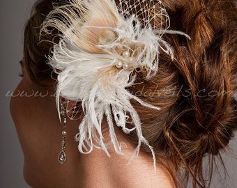 Ivoor en Champagne Feather Birdcage Fascinator Peacock oog met zoetwater parels en gouden schaduw kristallen - Juliette Head stuk