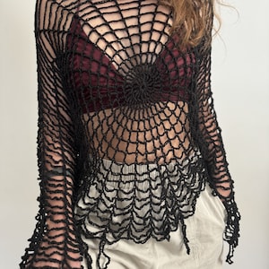 Schwarzes Spiderweb Häkeltop: Langarm Festival Strickshirt