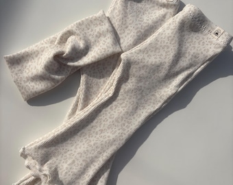 Baby Schlaghose Leo | Flared Baby Leggings | Rib Schlagleggings Kinder | Baby Hose Mädchen | Boho Baby Kleidung | Geschenk | Handmade