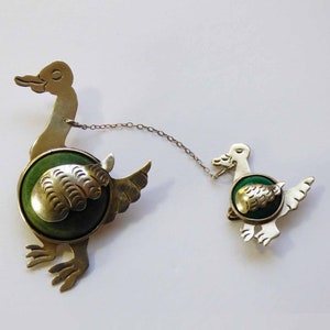 Duck with Duckling Sterling Silver Green Calcite & Jadeite Pin Brooch Artisan Stamped Circa Mid 1920s Mexico image 1