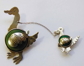Duck with Duckling Sterling Silver Green Calcite & Jadeite Pin Brooch Artisan Stamped Circa Mid 1920s Mexico
