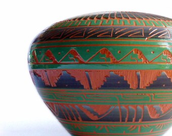 Large Etched Navajo Red Pottery Jar by Native American Indian ARTIST J Hayes Terra-Cotta Clay ART Pottery Colorful Horse Hair Seed Pot