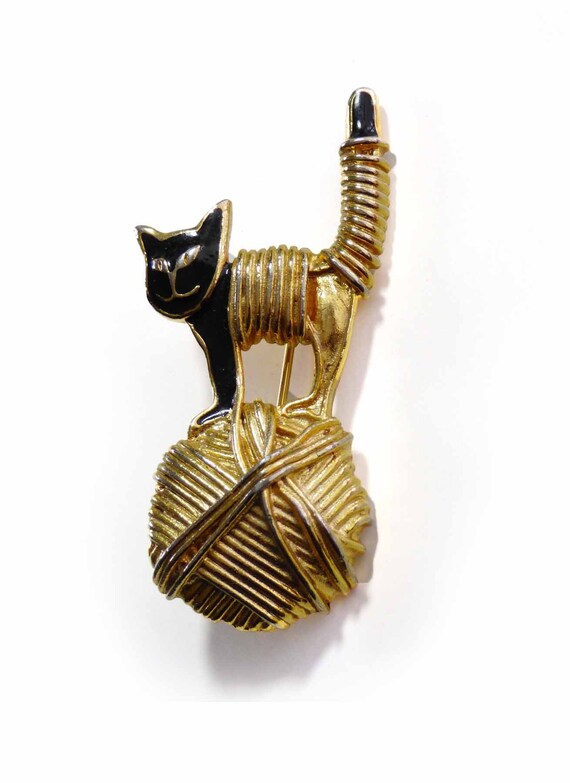 Enamel Black Cat Wrapped in a Ball of Yarn Pin Brooch Gold Tone Whimsical  Vintage Figural Playful Kitten in Dimensional Gold Tone Setting