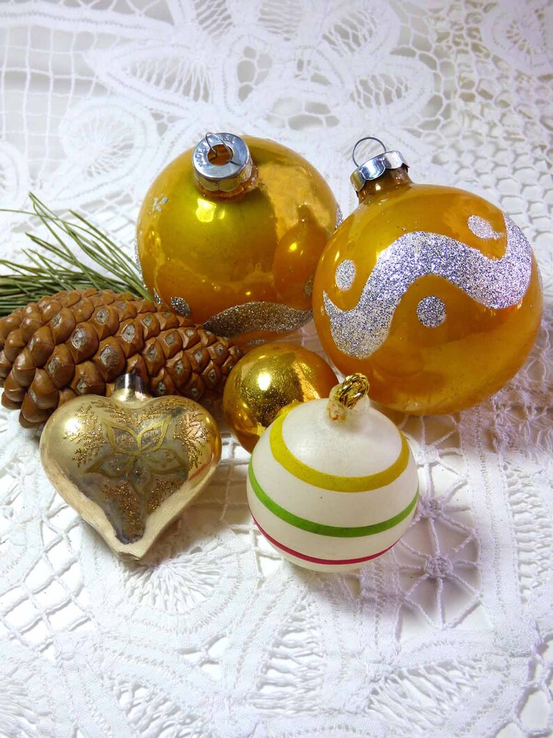 Lot of 16 Vintage Glass Christmas Ornaments 1950s 60s Made in U.S.A