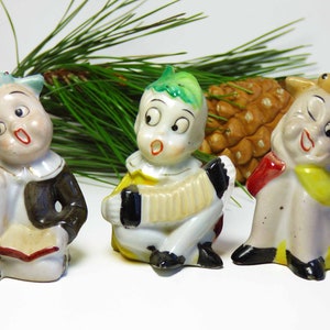 CANTARE STRONZANDO Elfo Folletto Folletto Banda musicale di 3 persone che suonano la fisarmonica Leggere spartiti Cantare con cuore e folletto rabbrividire Fine anni &#39;40 Giappone