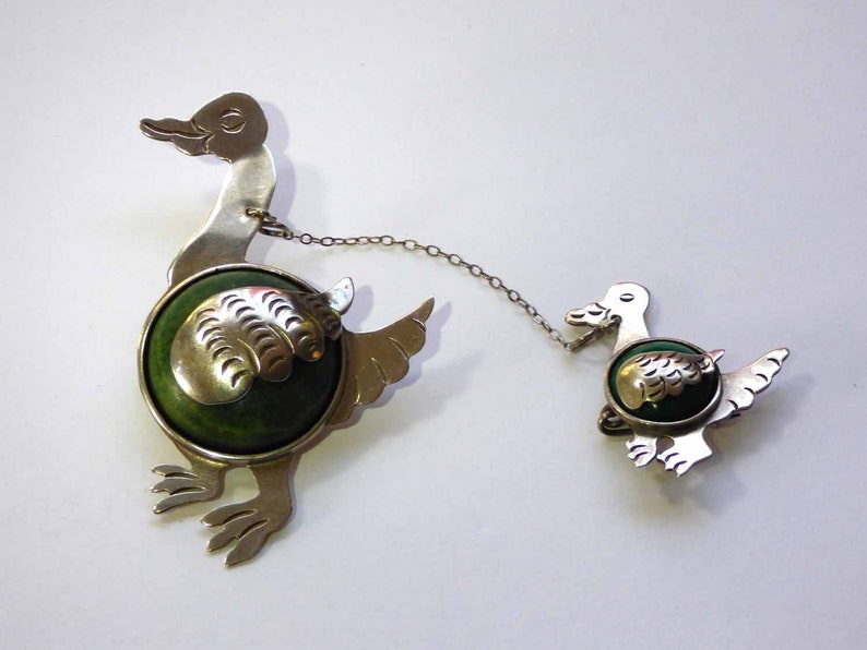 Duck with Duckling Sterling Silver Green Calcite & Jadeite Pin Brooch Artisan Stamped Circa Mid 1920s Mexico image 2