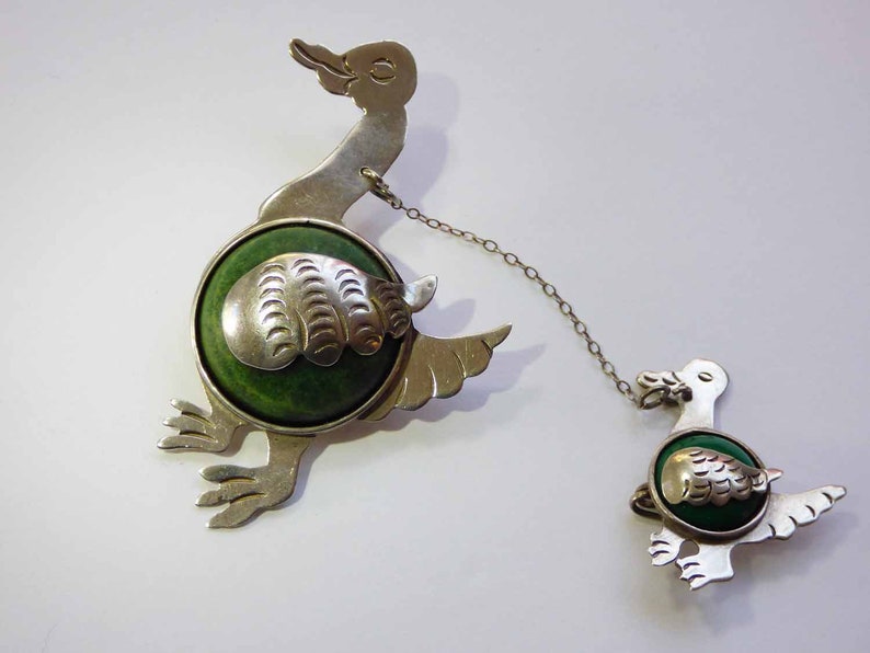 Duck with Duckling Sterling Silver Green Calcite & Jadeite Pin Brooch Artisan Stamped Circa Mid 1920s Mexico image 3