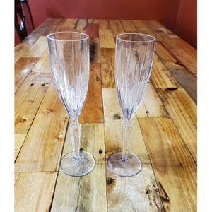 2 Crystal Champagne Flutes