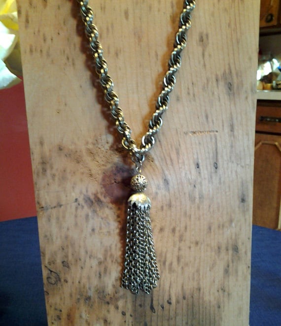 Vintage Necklace with Tassel Pendant - image 5