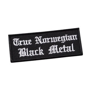 Pode incluir: Patch preto com texto bordado em branco que diz "True Norwegian Black Metal".