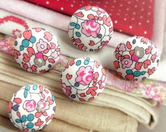 Handmade Liberty Of London White Peach Pink Green Rose Vert Floral Flower Fabric Buttons Boutons , Liberty Fridge Magnet, CHOOSE SIZE 5's