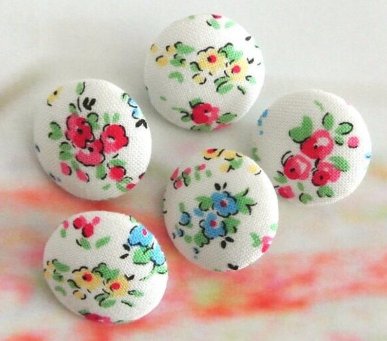 Handmade White Blue Red Blanc Rouge Floral Flower Fleur Fabric Covered Buttons, White Red Floral Fridge Magnets, Flat Backs, CHOOSE SIZE 5's image 1