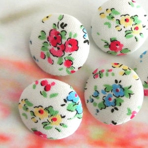 Handmade White Blue Red Blanc Rouge Floral Flower Fleur Fabric Covered Buttons, White Red Floral Fridge Magnets, Flat Backs, CHOOSE SIZE 5's image 2