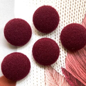 5 knappar i mörk vinröd filt, stickad vintertröja, filt, jacka, klänning, VÄLJ STORLEK