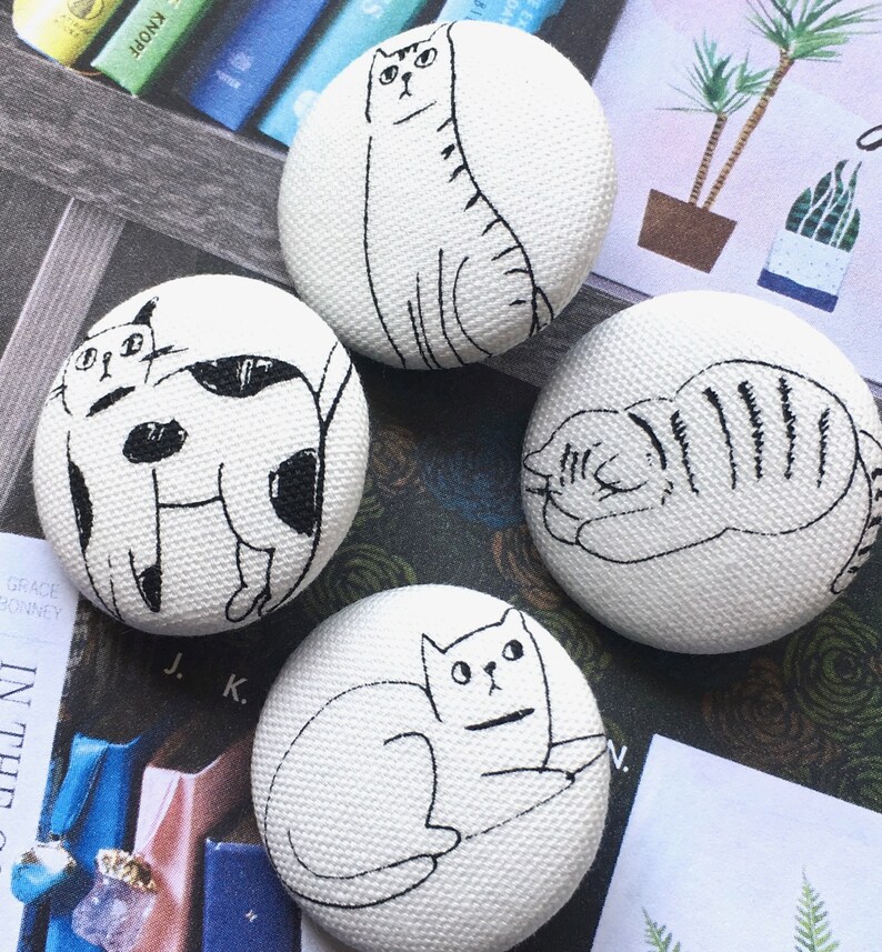 Cat Buttons 1.25 Inches 4/'s Handmade Large Kawaii Off White Black Cartoon Cat Kitten Fabric Covered Buttons Fridge Magnets