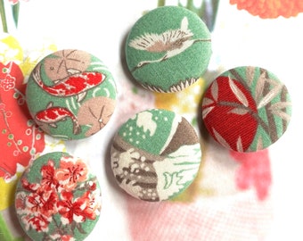 Handmade Green Red Vert Rouge Japanese Japonais Koi Crane Floral Fleur Fabric Covered Buttons Boutons, Japanese Magnet, 1.25" 5's