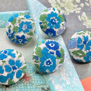 5 Liberty Of London Light Dark Blue Shirt Dress Bag Coat Decorative Flower Fabric Buttons, Liberty Flower Fridge Magnet, SCEGLI TAGLIA