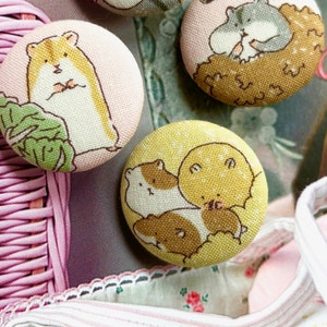 Handgefertigter großer Hamster-Souris-Tier-Kleidermantel, dekorativer, mit Stoff überzogener Knopf-Bouton, Hamster-Kühlschrankmagnete, 1,25 4's Bild 3