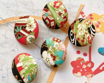 Handmade Japanese Black Red Blue Green Floral Flower Bloom Fabric Covered Buttons, Japanese Floral Fridge Magnet, Flat Backs, 1.2 Inches 5's