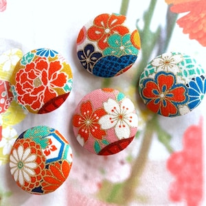5 japanska rödrosa gröna körsbärsblommor/sakurablommor/jackor/klänningar/väskor/kappor/tygknappar, japanska blommamagneter, 2,5 cm knappar