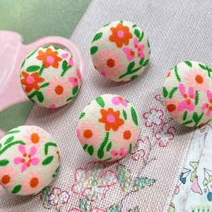 5つの明るいピンクと緑のプチパンフレンチフラワーコートジャケットコートシャツバッグ装飾生地ボタン、フラットバック、サイズを選択