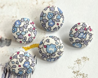 Handmade Liberty Of London White Blue Grey Bleu Gris Floral Flower Fabric Buttons Boutons , Liberty Fridge Magnet, CHOOSE SIZE 5's